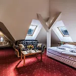 住宿加早餐酒店 Perla Karkonoszy - W Samym Centrum Karpacza 卡尔帕奇